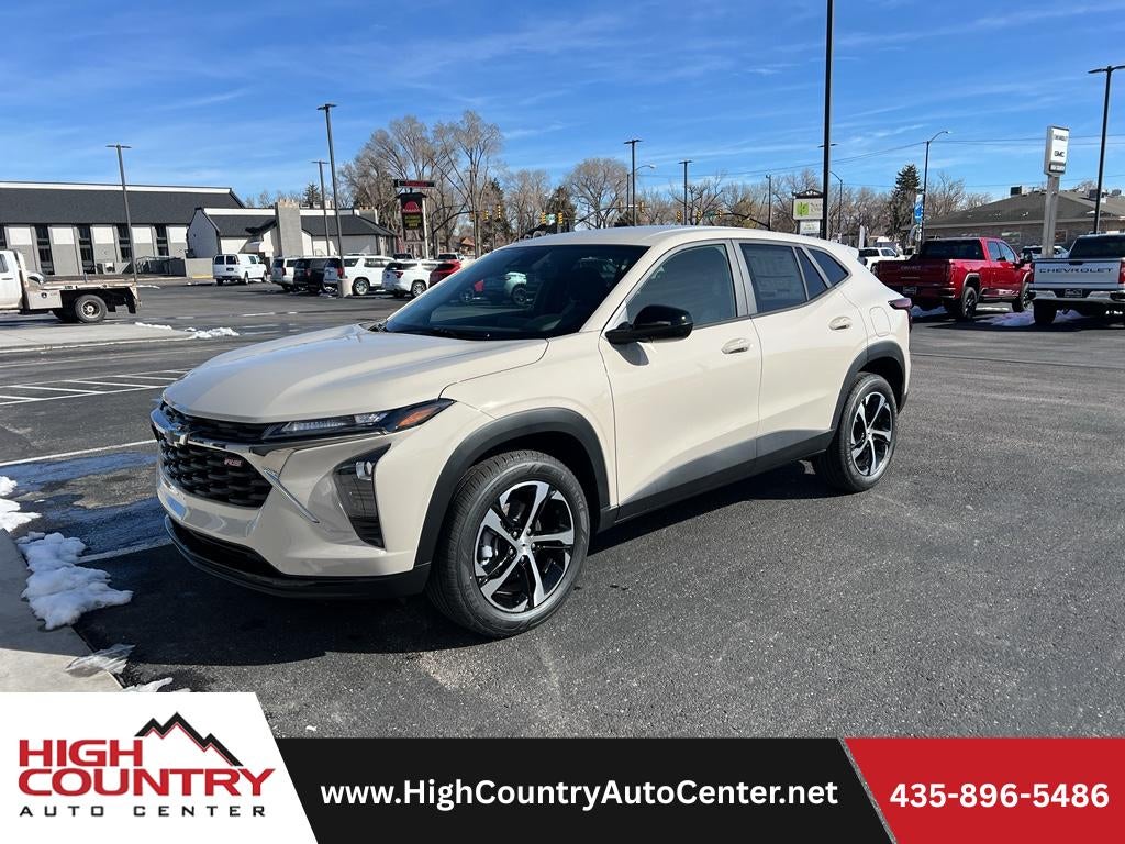 2026 Chevrolet Trax 1RS in White Sands — front three-quarter view